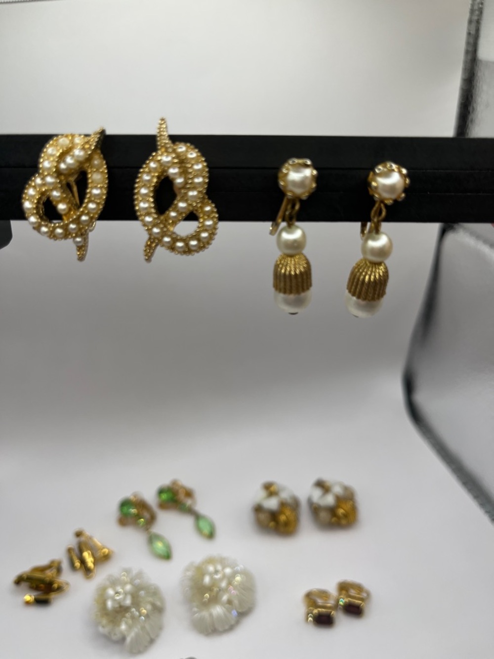 10 pair vintage CLIP ON earrings all clip on's - Picture 7 of 9